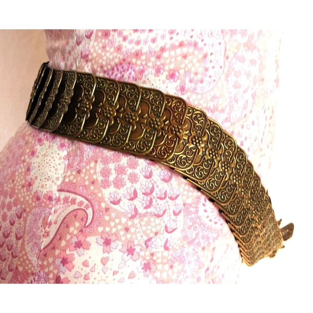 VINTAGE METAL SCALLOPED ELASTIC BELT RHINESTONES FLOWER BUCKLE HANDCRAFTED